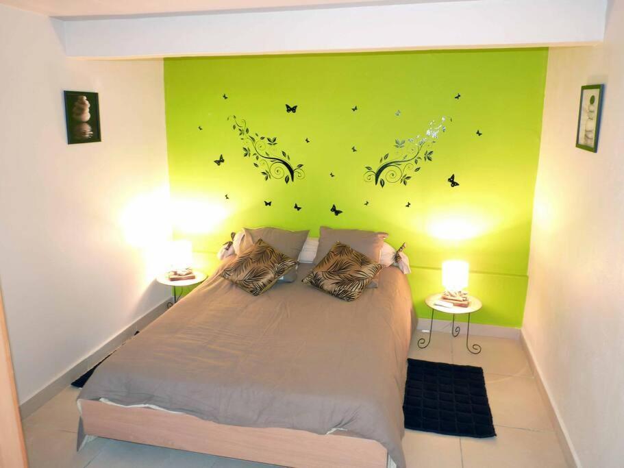 Logement Dans Un Lieu Calme Et Verdoyant A Proximite De Tout Avec Jacuzzi!!! Basse-Terre Zewnętrze zdjęcie